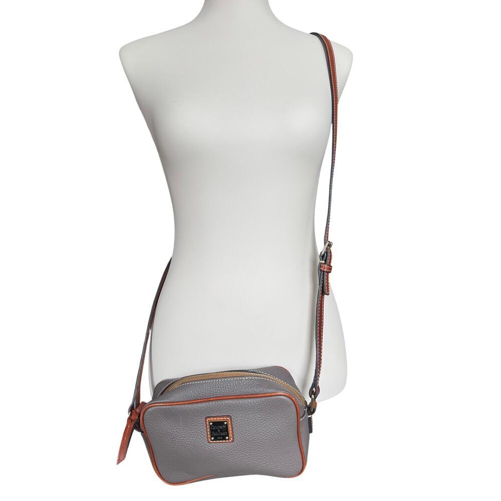 Dooney and Bourke Pebble Leather Crossbody Bag Gray Brown Trim Zip Top Purse